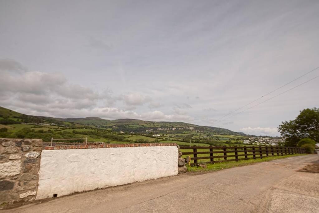 Neds Brae View In The Glens Of Antrim Family And Pet Friendly Carnlough Home Exterior foto