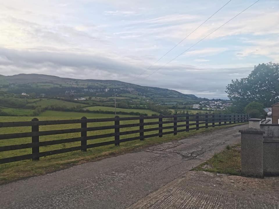 Neds Brae View In The Glens Of Antrim Family And Pet Friendly Carnlough Home Exterior foto